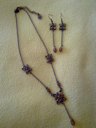 Conjunto colar + brincos - Yves Rocher